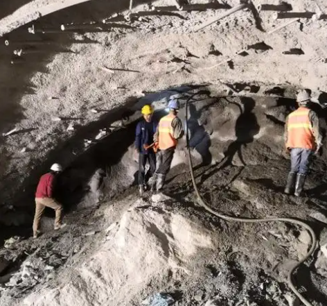 古浪隧道拱顶带模注浆料，微膨胀注浆料的特点及施工工艺